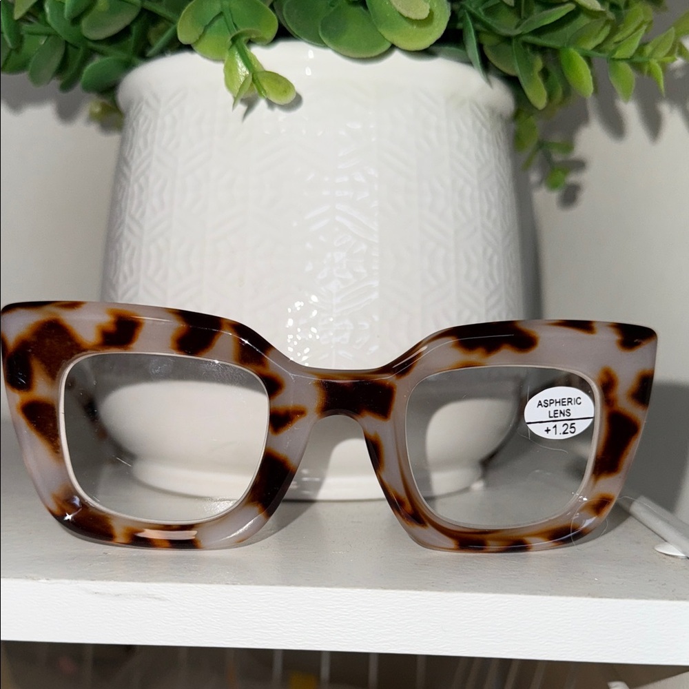 EW- RS  Tortoise Shell Square Reading Glasses